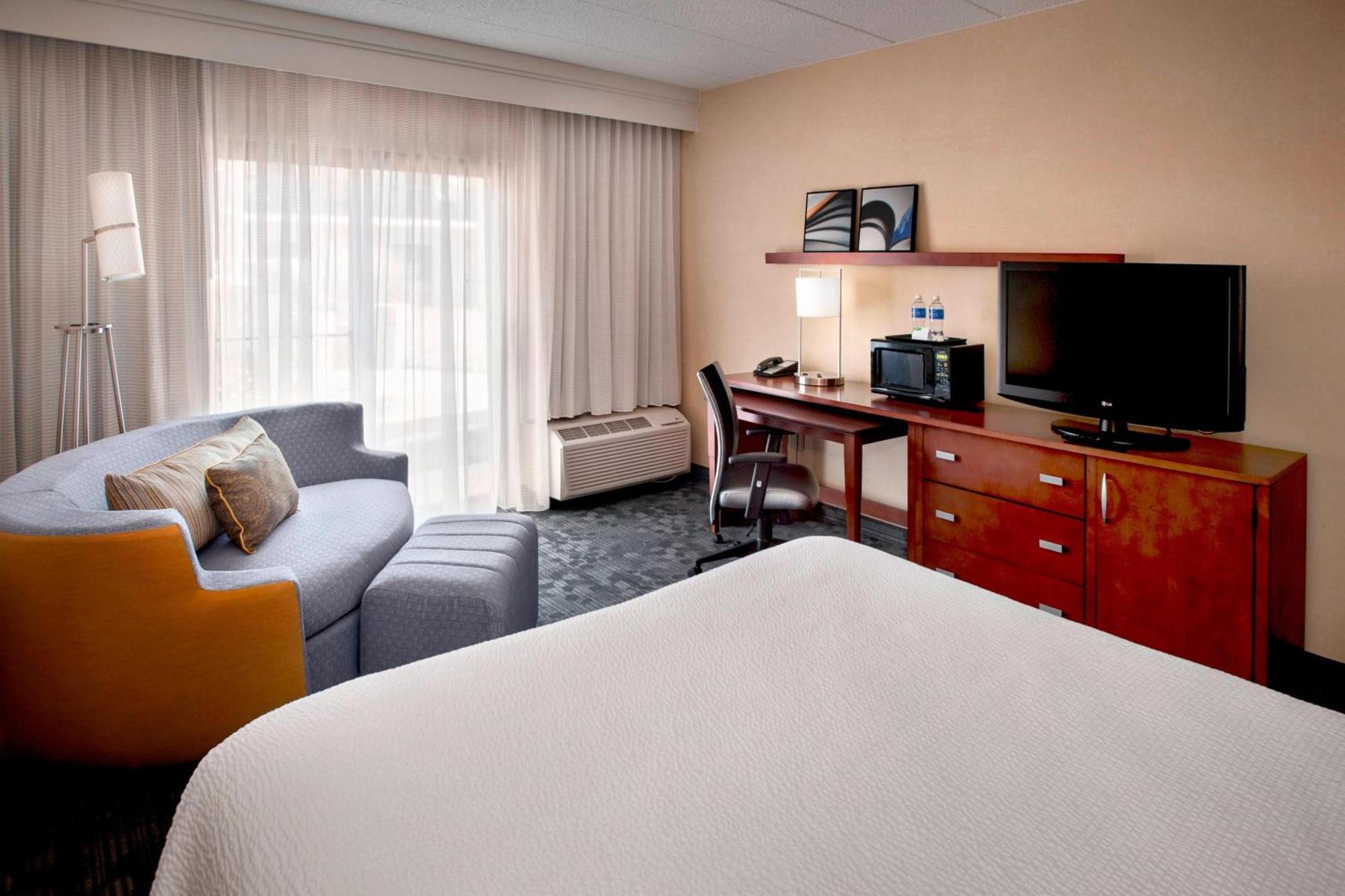 Courtyard By Marriott Hartford Windsor Airport Hotell Exteriör bild