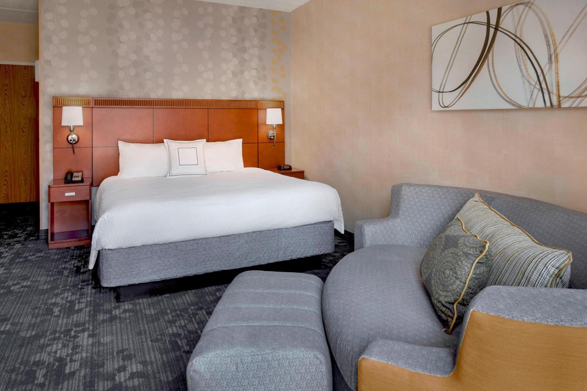 Courtyard By Marriott Hartford Windsor Airport Hotell Exteriör bild