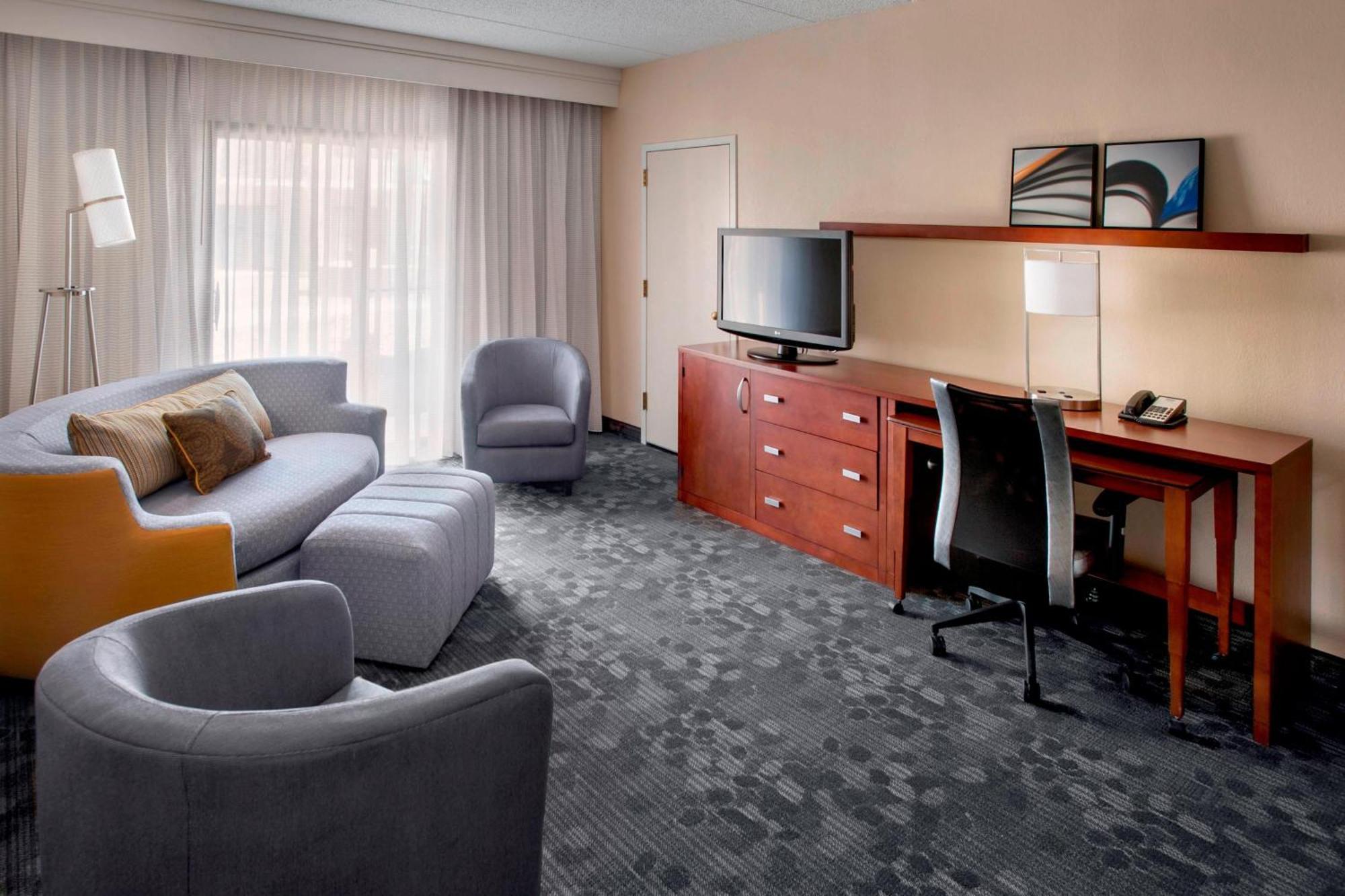 Courtyard By Marriott Hartford Windsor Airport Hotell Exteriör bild