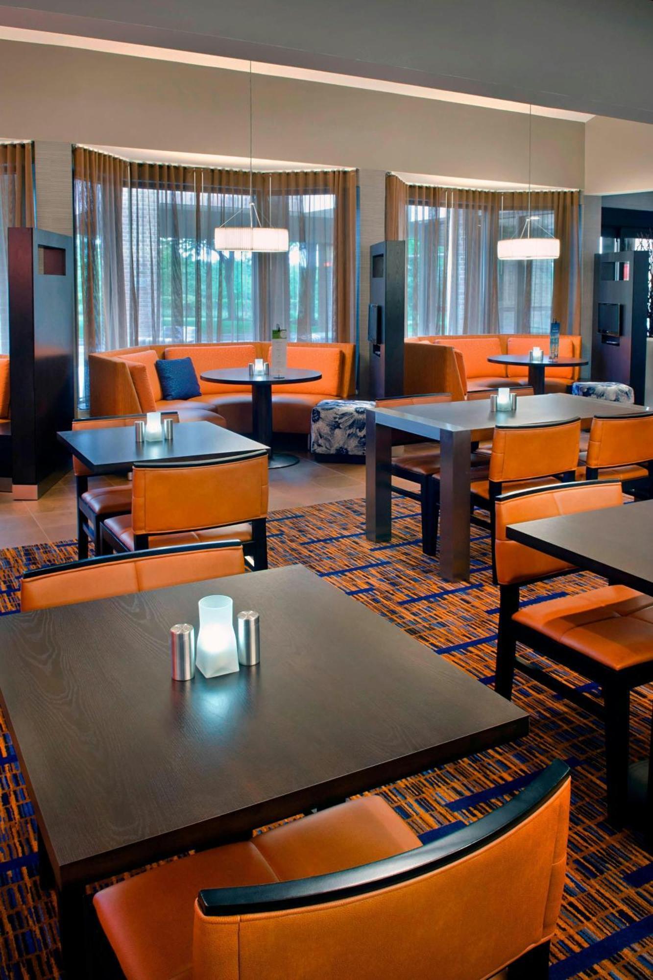 Courtyard By Marriott Hartford Windsor Airport Hotell Exteriör bild