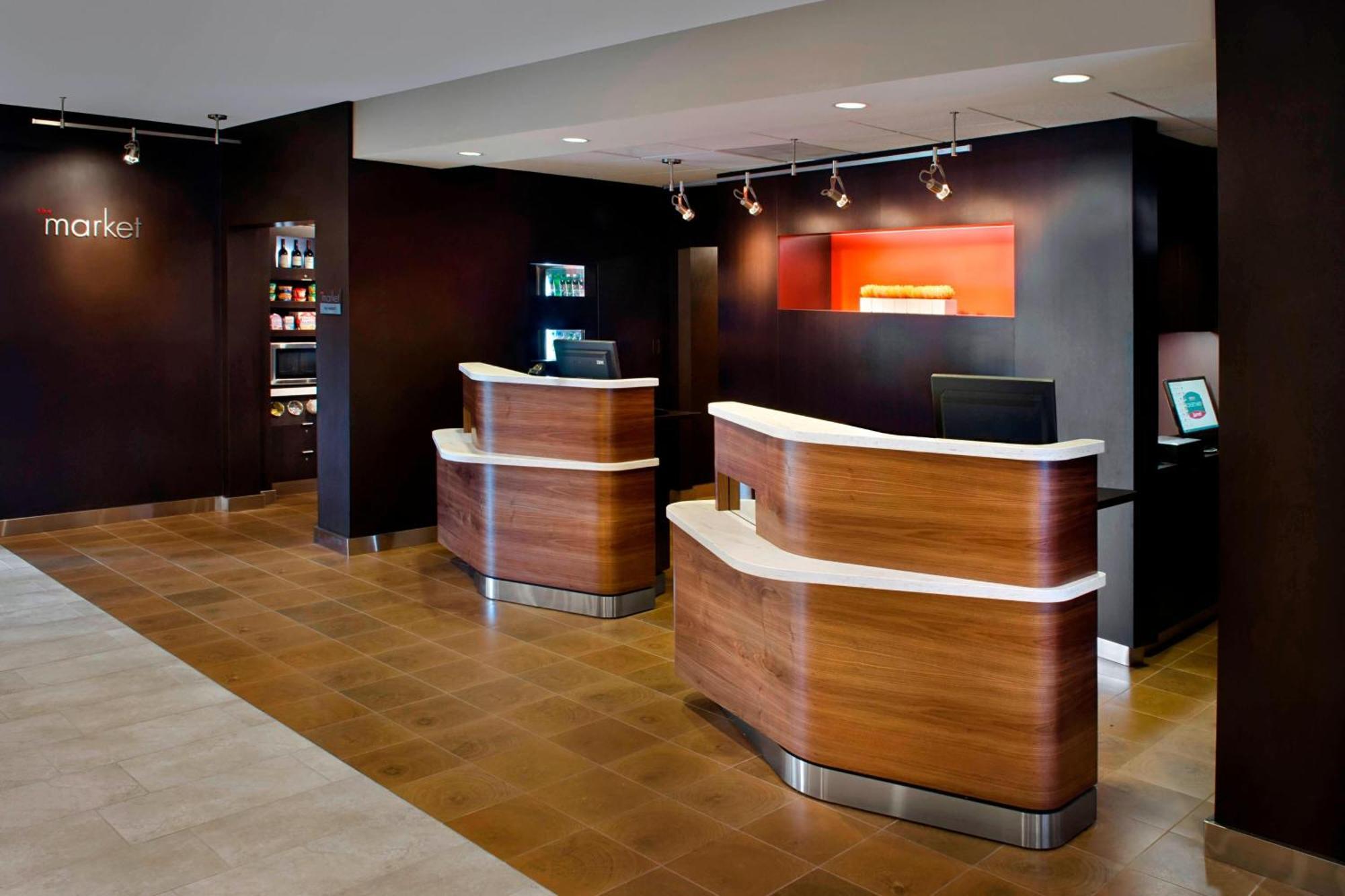 Courtyard By Marriott Hartford Windsor Airport Hotell Exteriör bild
