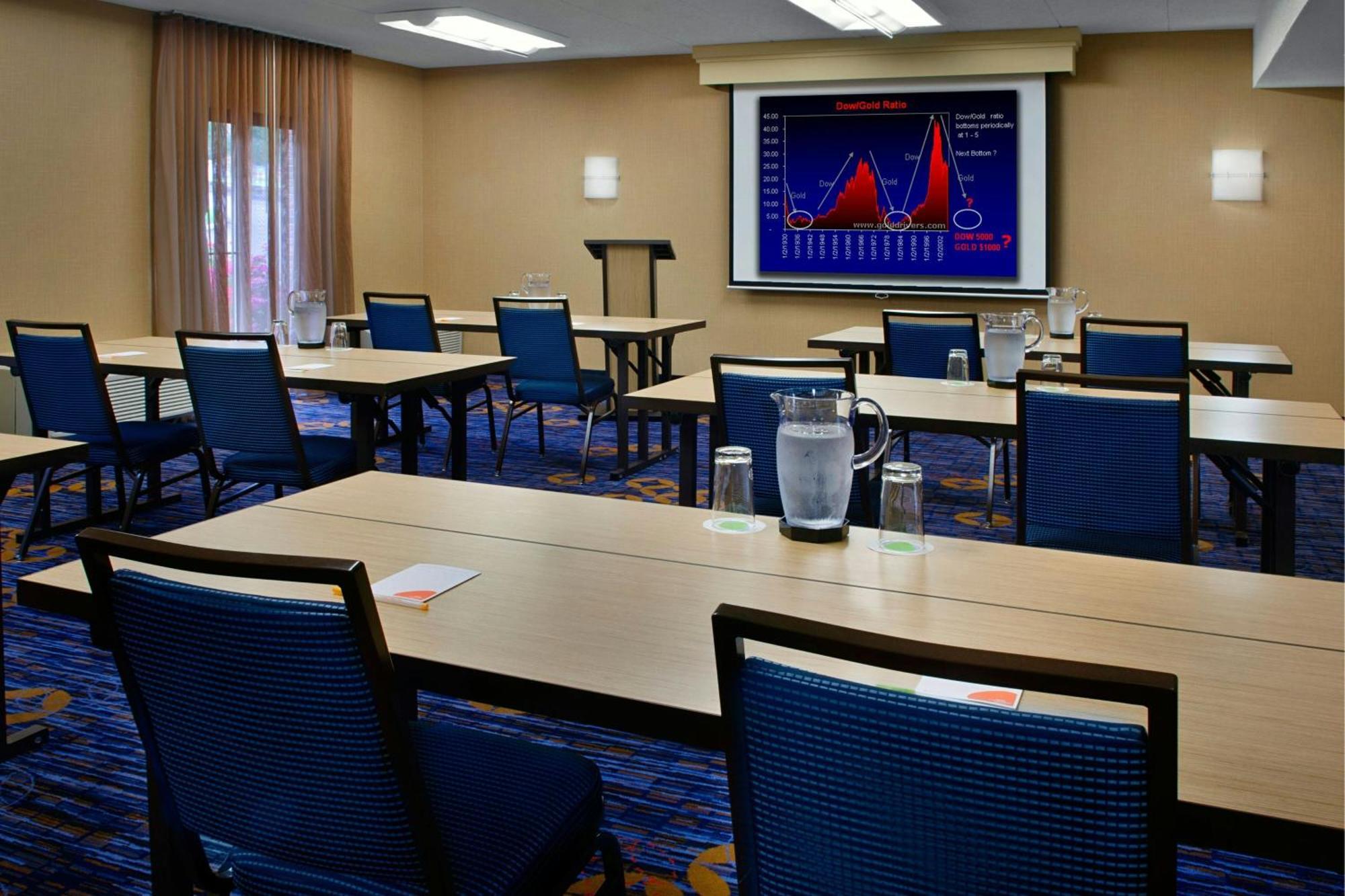Courtyard By Marriott Hartford Windsor Airport Hotell Exteriör bild