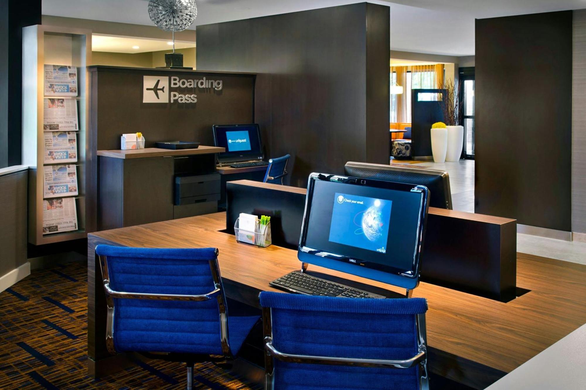 Courtyard By Marriott Hartford Windsor Airport Hotell Exteriör bild